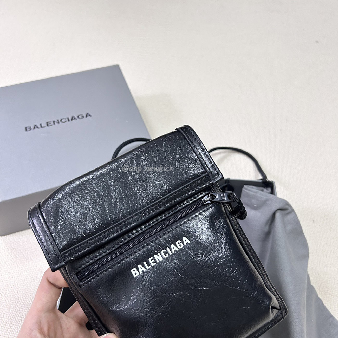 Balenciaga Explorer Arena Cracked Leather Messenger Bag Black (17) - newkick.vip